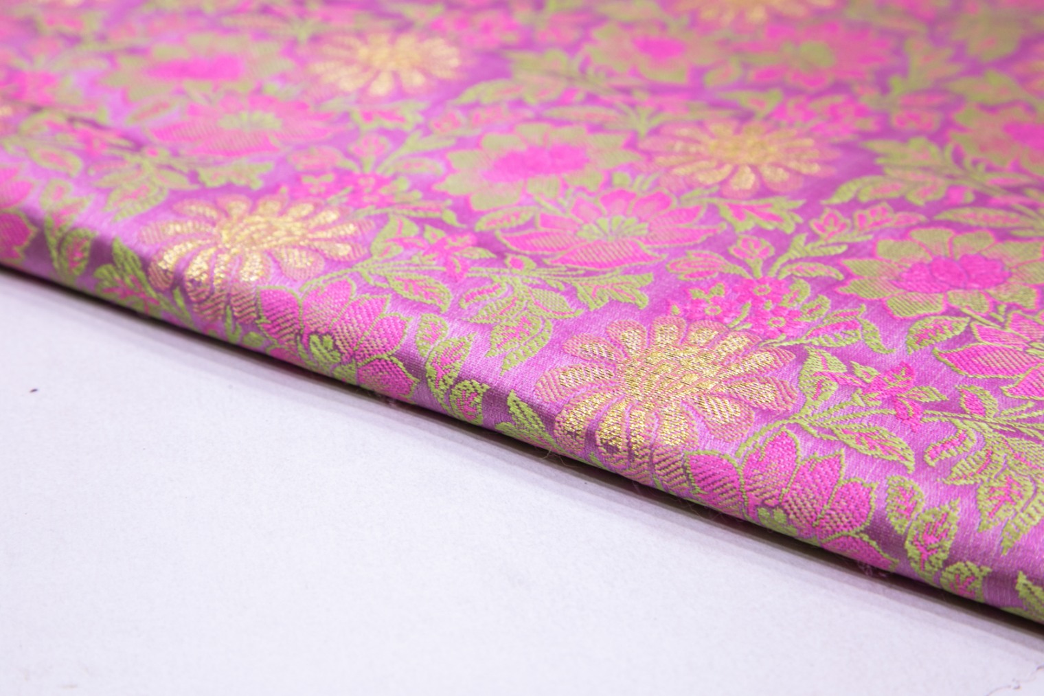 TAFFY PINK COLOR & PISTA GREEN GOLD FLORAL ZAAL PATTERN PURE SILK BROCADE FABRIC 3358
