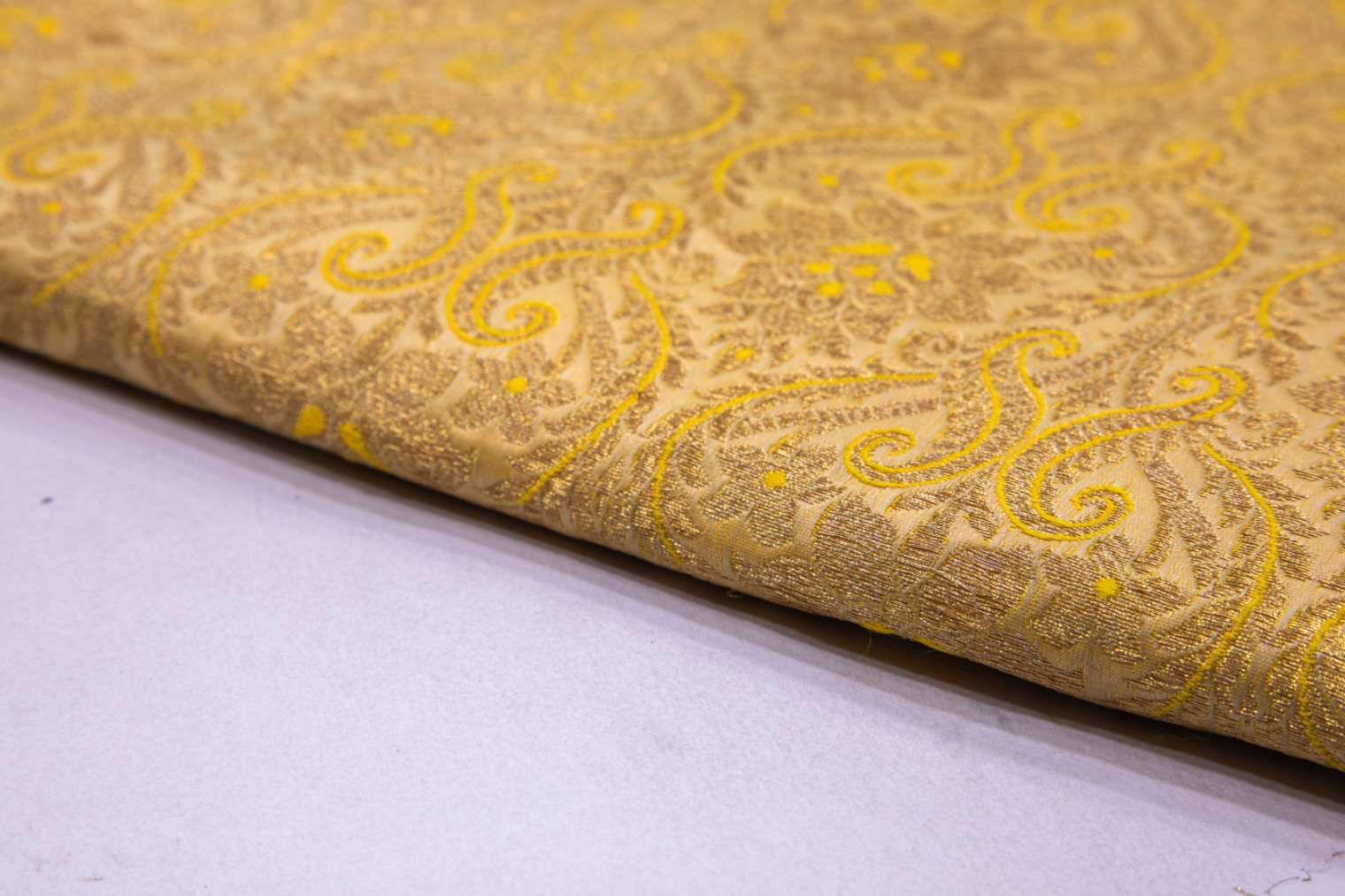 BRIGHT BEIGE COLOR ABSTRACT PATTERN GOLD ALLOVER SILK BROCADE FABRICS 3382