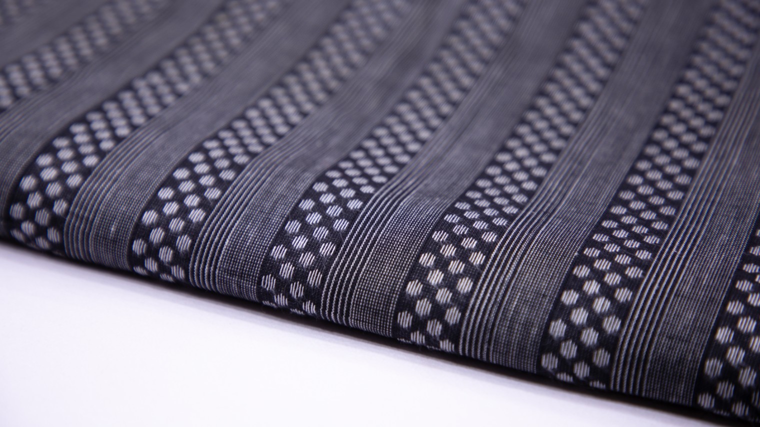 COIL BLACK & GREY COLOR SOUTH COTTON HANDLOOM STRIPES WEAVE FABRIC - 4238