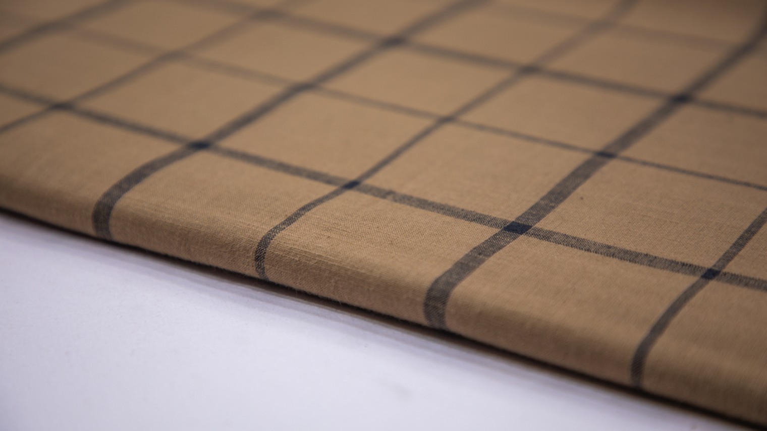 NUTS BROWN COLOR SOUTH COTTON HANDLOOM BLACK CHEX WEAVE FABRIC - 4284