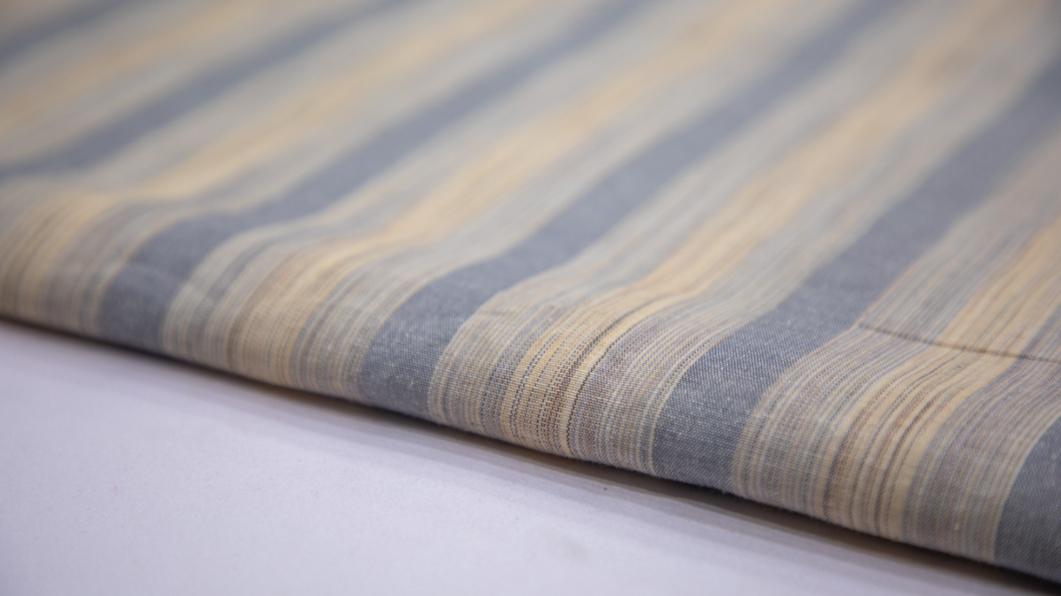 PASTEL BEIGE COLOR SOUTH COTTON HANDLOOM TWO TONE GREY STRIPES WEAVE FABRIC - 4294