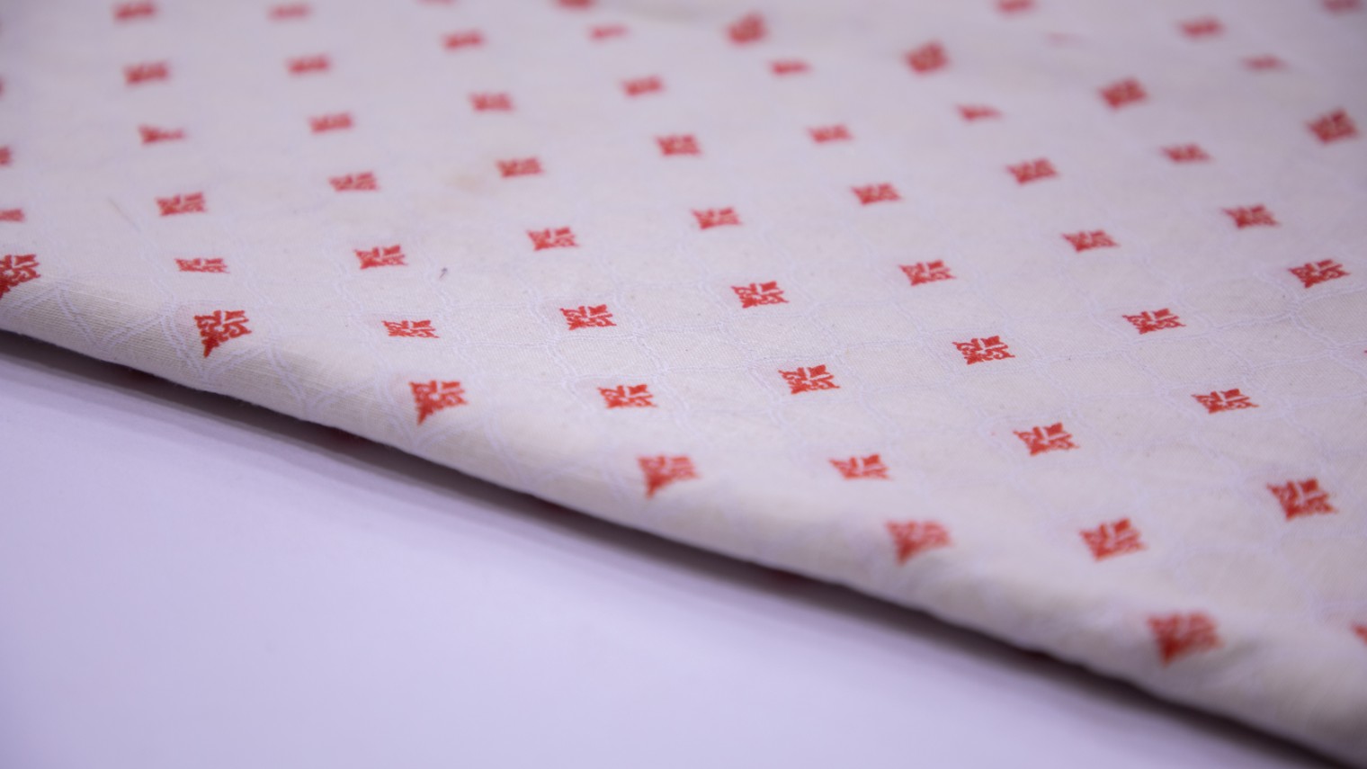 Off White Color Cotton Flex Geometric Red & White Chain Pattern Screen Print Fabric - 4755