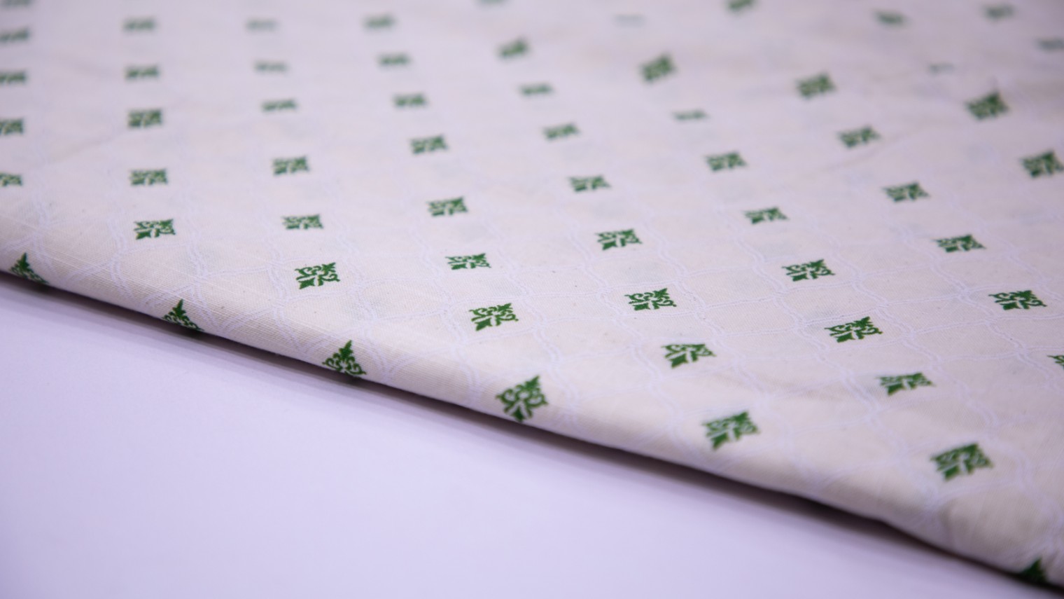 Off White Color Cotton Flex White & Green Chain Pattern Screen Print Fabric - 4759