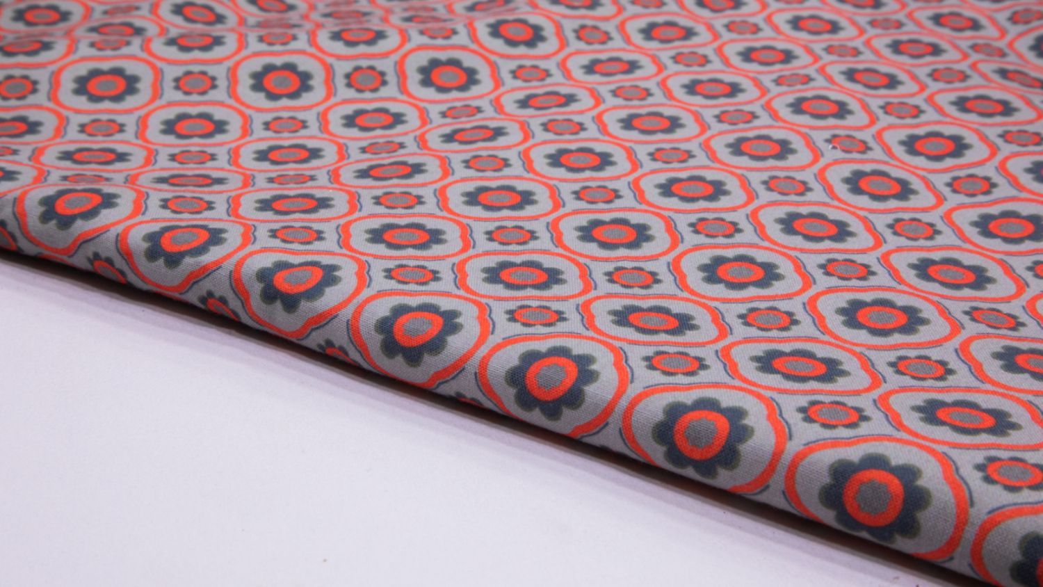 Cement Grey Color Red Mirror Linked Pattern Cotton Flex Screen Print Fabric - 5150
