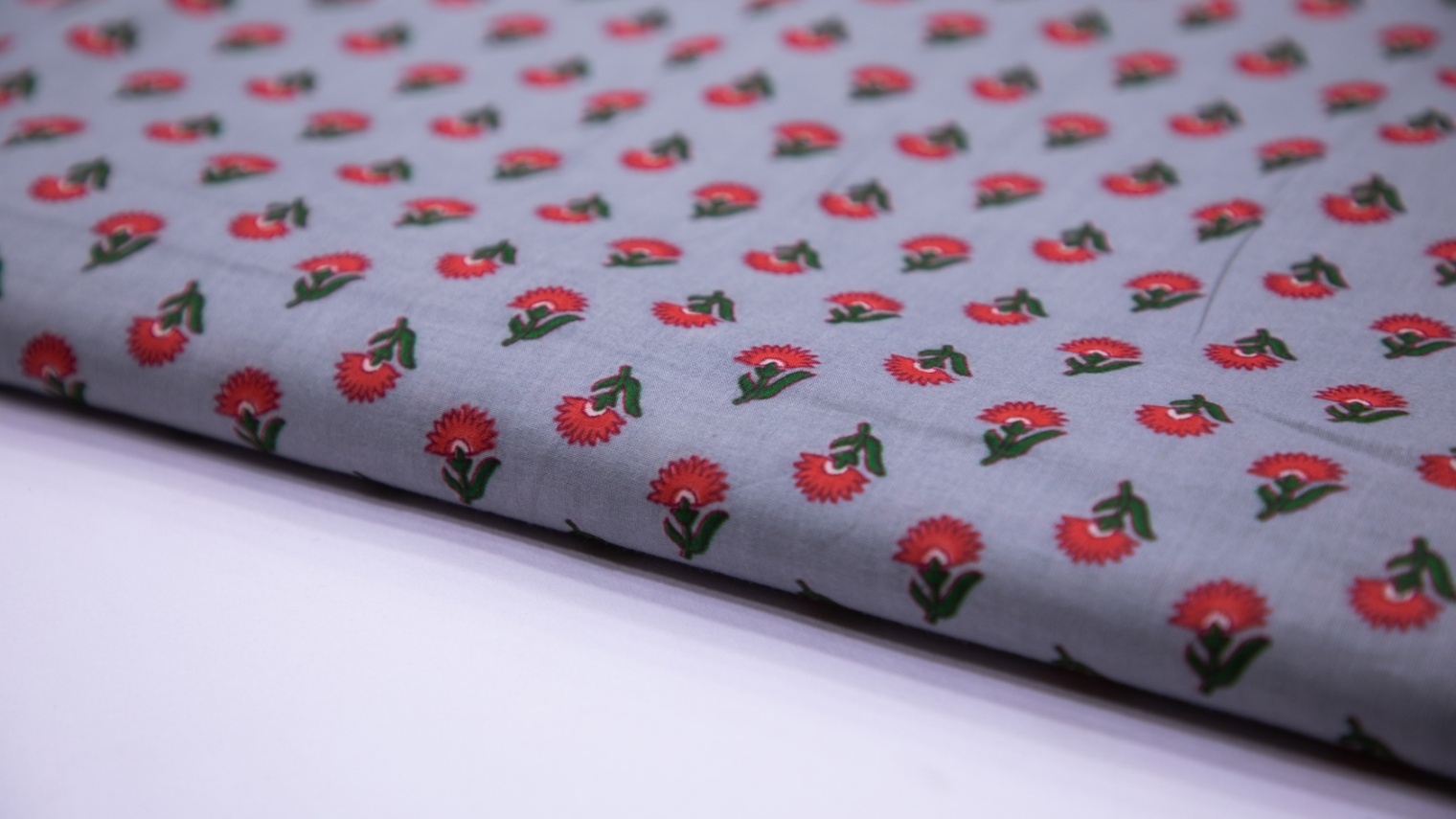 STONE GREY COLOR COTTON SCREEN PRINT JAIPURI RED FLORAL MOTIF FABRIC - 5885