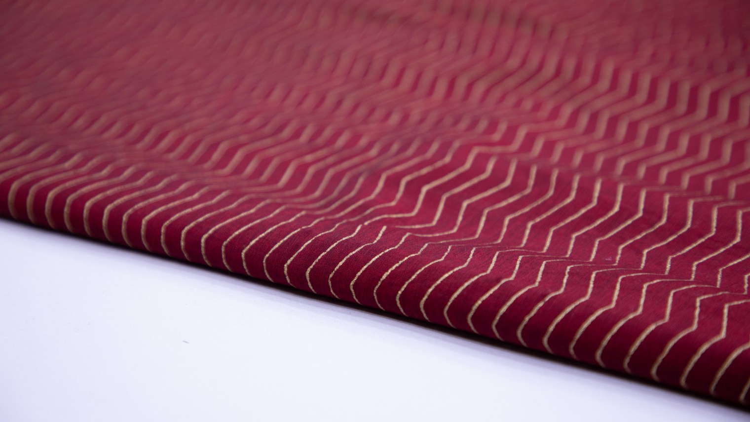 MAROON RED COLOR RAYON ZIGZAG GOLD FOIL PRINT FABRIC - 5888