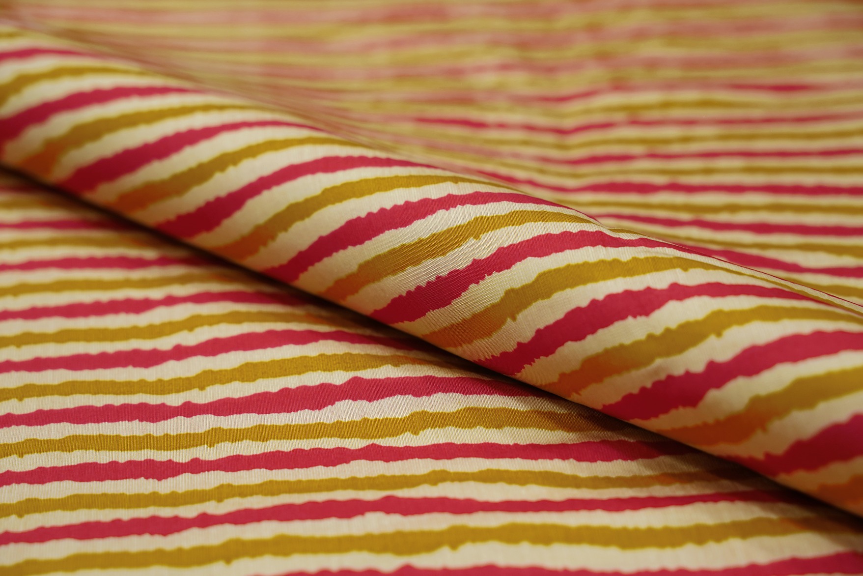 CRIMSON RED & TURMERIC YELLOW COLOR ABSTRACT STRIPES PATTERN MUSLIN SILK PRINT 10132