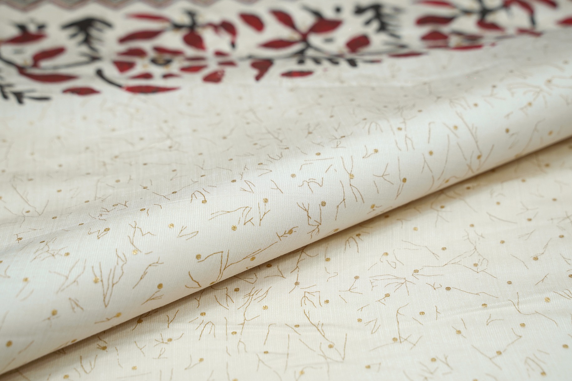 GLOSSY CREAM COLOR  GOLD FOIL ABSTRACT PATTERN WITH GOLD & RED BATIK BORDER MUSLIN SILK FABRIC 10159