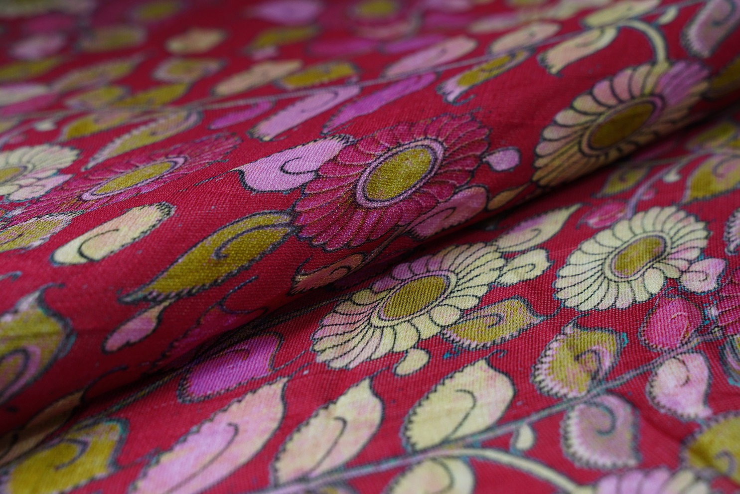 BOLD RED COLOR PINK&GREEN FLORAL CHAIN WITH GOLD ZARI WEAVE BANARASI PANEL PATTERN ZOOT UPPADA SILK FABRIC 9916